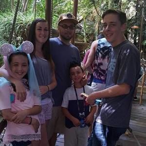 Meet your Posher, Derek-vonee